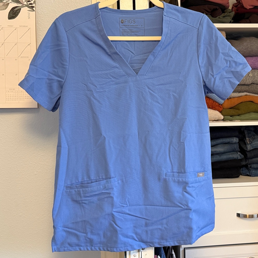 Figs scrub top